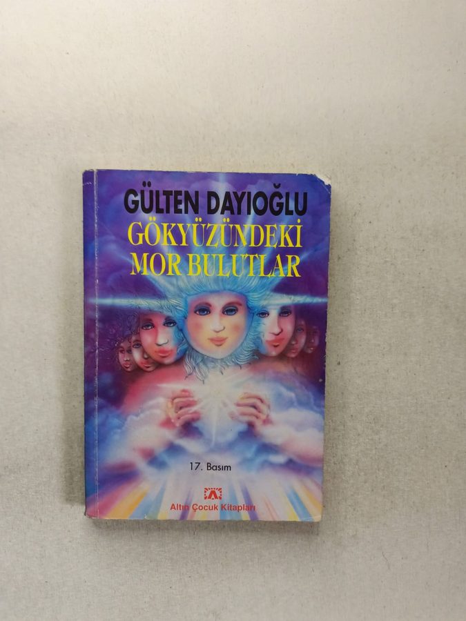 Gökyüzündeki Mor Bulutlar