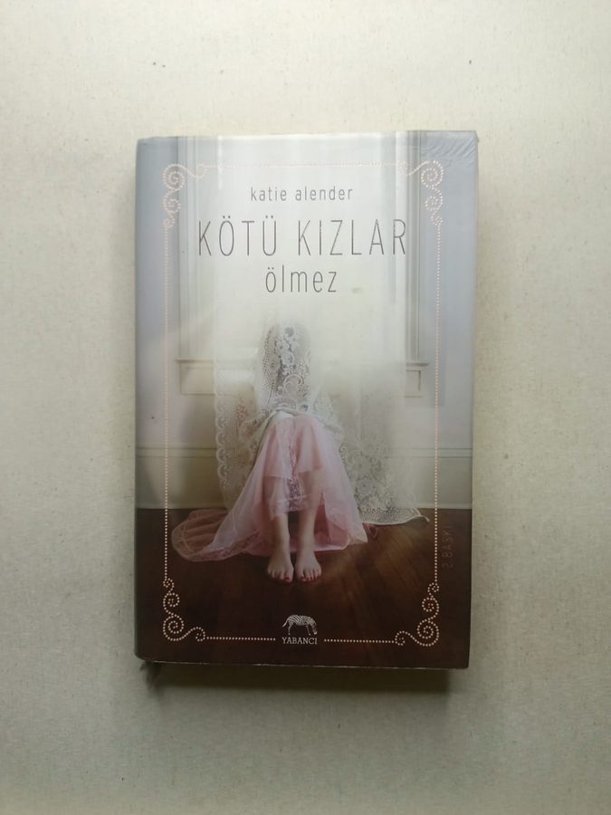 Kötü Kızlar Ölmez - Ciltli, Şömizli